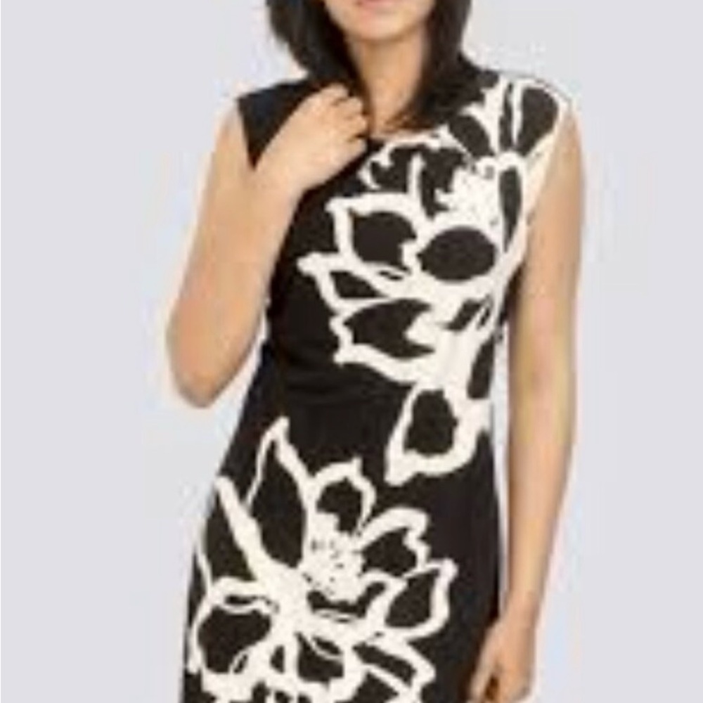 Elegant Black and White Floral Dress - Picture 3 of 4